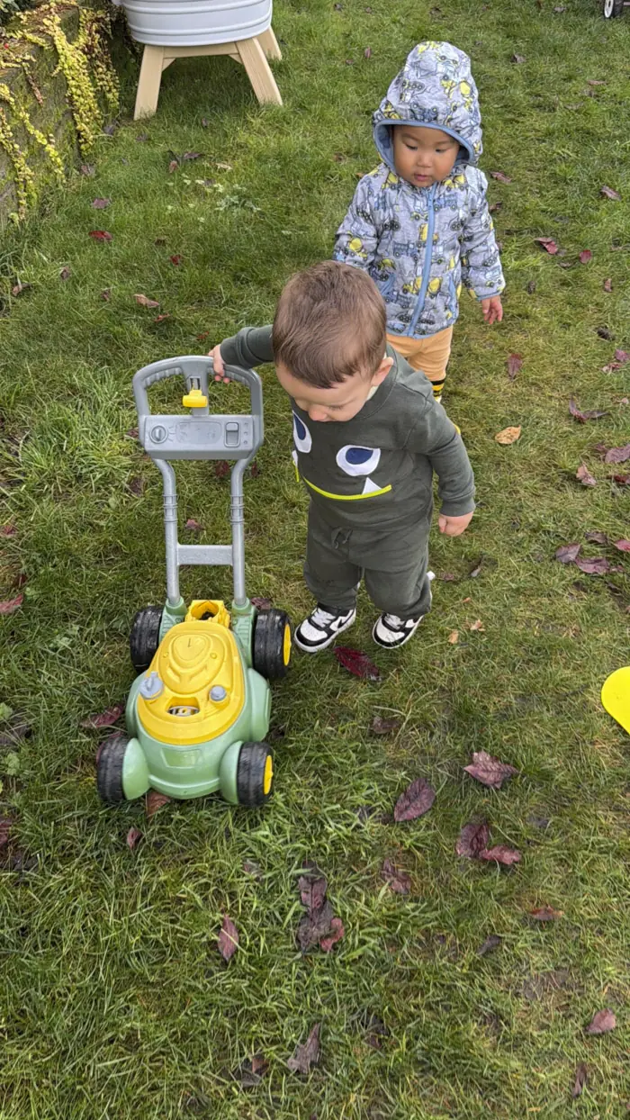 Toddler sharing toys
