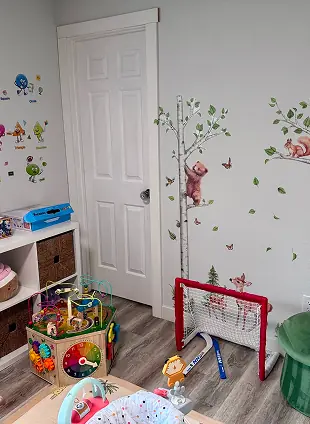Play kitchen corner and wall decals